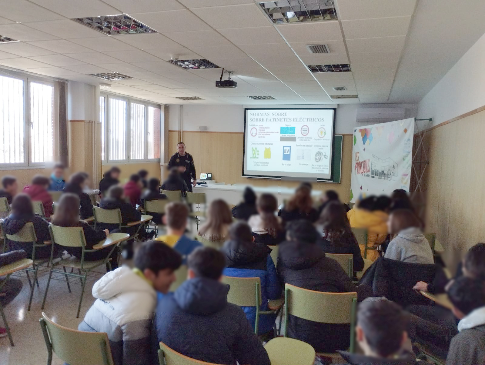 La Policia Local imparteix xerrades d’educació vial a l’IES Porçons 