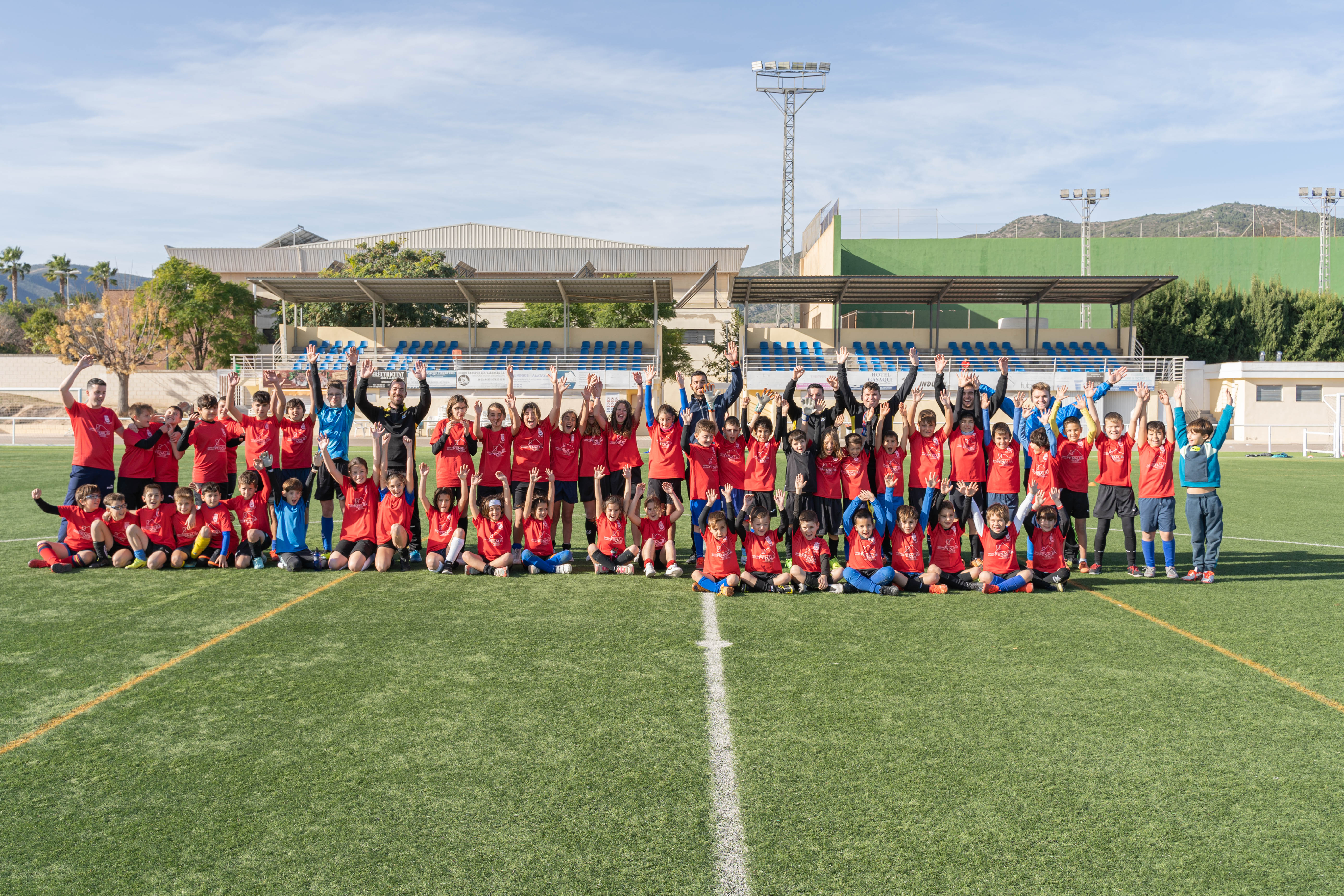 El Campus futbolístic de Nadal del CF Aielo acull més de 50 infants
